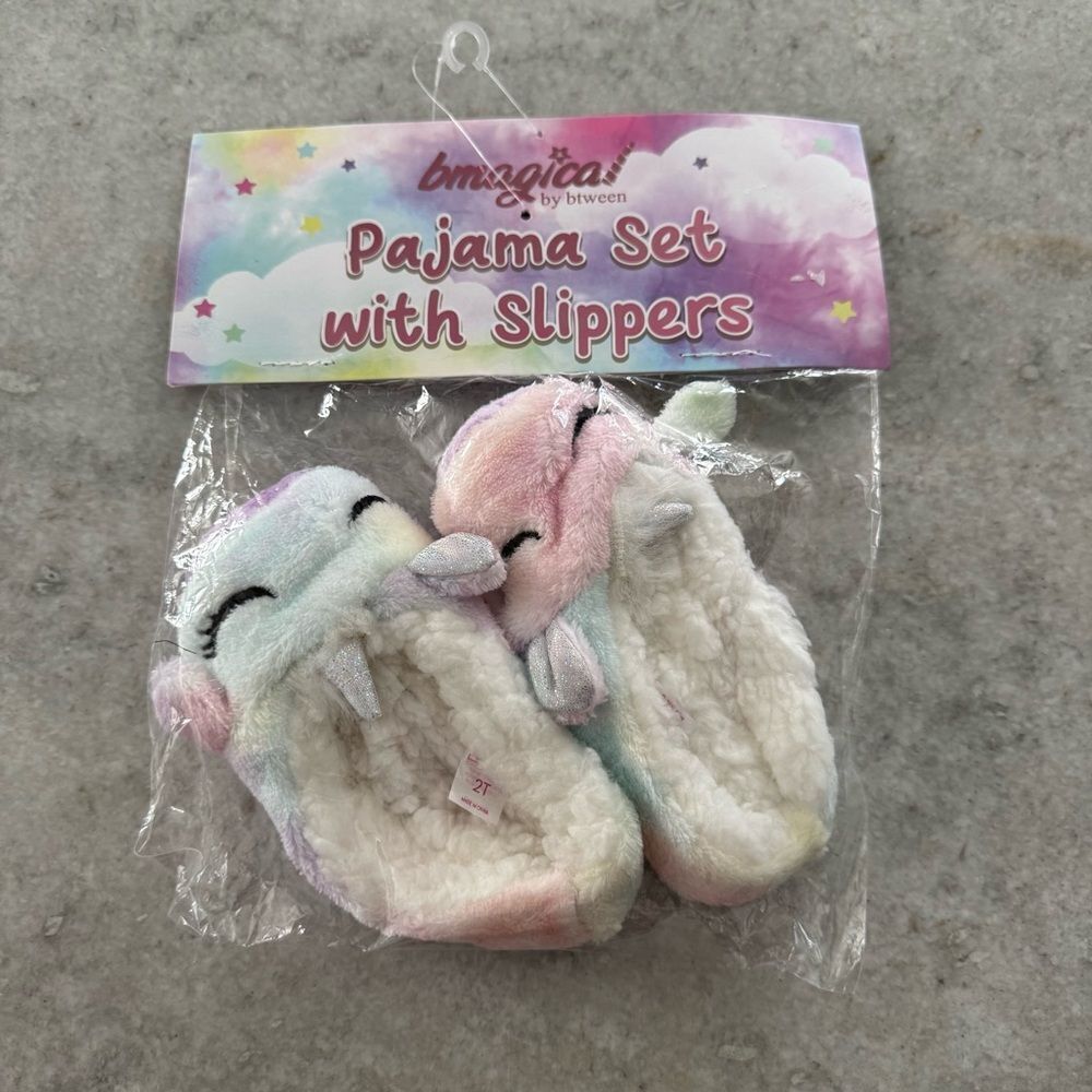 BMagical by Btween Unicorn Pastel Rainbow Fuzzy Slippers 2T NWT